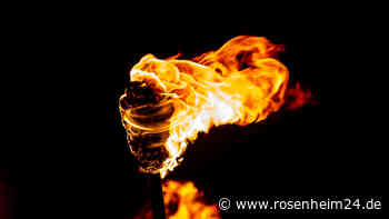 Klopapier übrig? Daraus lässt sich in wenigen Minuten eine Gartenfackel basteln