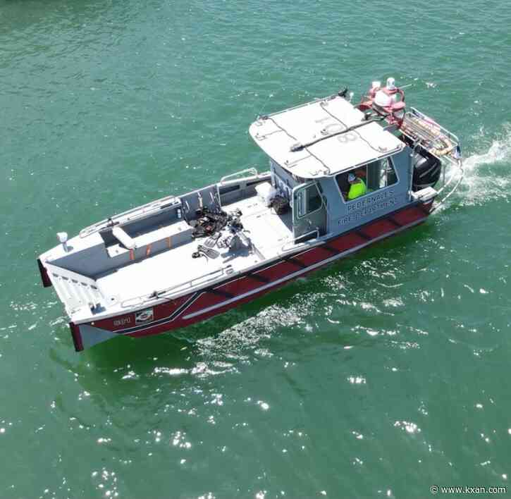 8-year-old boy missing after falling off boat in Lake Travis; search continues Tuesday