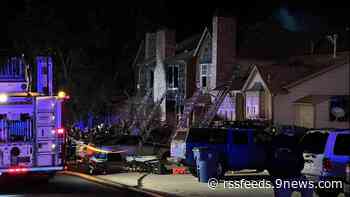 Crews respond to fire in Aurora townhomes