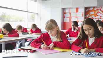 Labour plan to give teachers £2,400 to stop them quitting