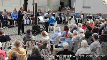 Kantorei und Posaunenchor feiern das 25. Serenadenkonzert