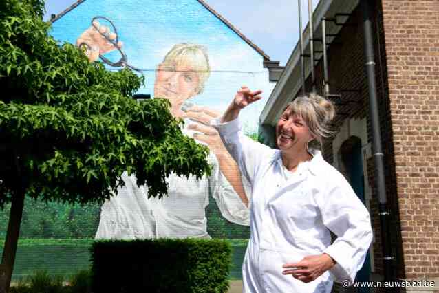 Smok vereeuwigt bewoonster op haar gevel in streetart: “Het blijft toch wennen om mezelf zo groot te zien”