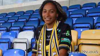 Elisa Akpa: York Valkyrie re-sign France captain for rest of season