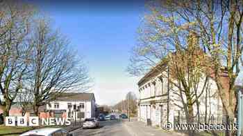 Oldham: Man arrested over attack on three PCs after crash