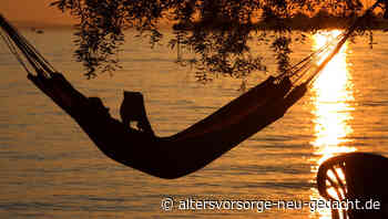 Büroarbeiter im Urlaub immer häufiger für Job erreichbar