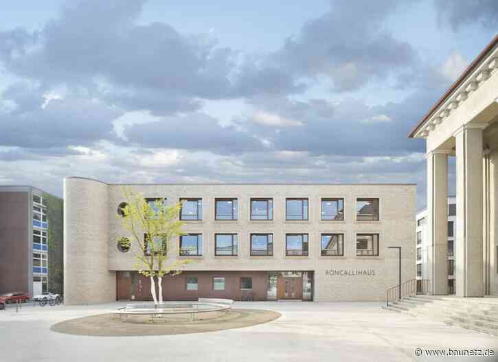 Konvexer Abschluss am Kirchenvorplatz
 - Gemeindehaus in Ulm von a+r