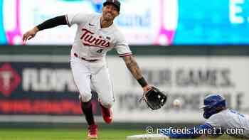 Julien's pinch-hit homer starts 5-run inning; Twins beat Royals 8-4