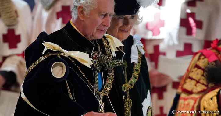 König Charles mit schottischen Kronjuwelen geehrt