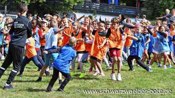Schulsporttag in Bad Herrenalb: Spaß in aufblasbaren Arenen