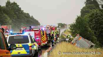 Lkw auf A8 bei Bernau umgestürzt: Vollsperrung noch mehrere Stunden
