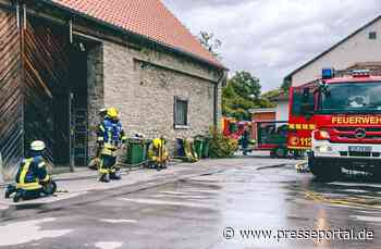 FW-DT: Detmolder Feuerwehr bekämpft Brand in Scheune