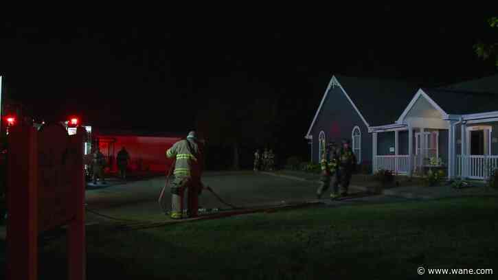 Fire damages Fort Wayne neighborhood office building