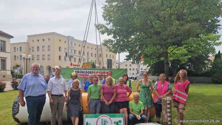 Die Riesenkippe steht jetzt in Mühldorf