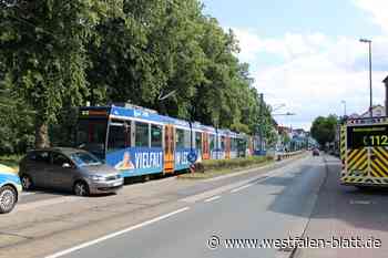 Bielefeld: Auto stößt mit Straßenbahn zusammen