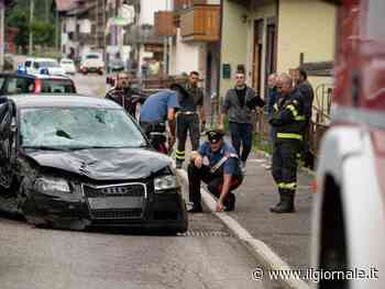 Famiglia in vacanza travolta da un'auto, muore bimbo di due anni, il papà e la nonna