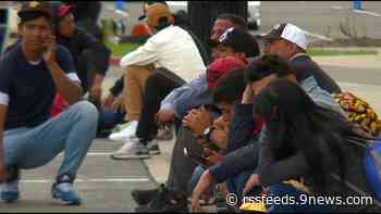 Denver decide no contratar por ahora a empresa privada para brindar servicios a migrantes en la ciudad