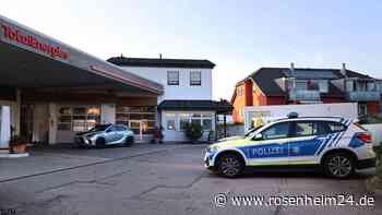 Tankstelle in der Münchener Straße überfallen - Täter weiter auf der Flucht