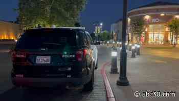 Suspect bites employee during robbery at jewelry store inside Fresno mall, police say