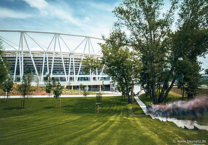 Rollerskaten auf der Haupttribüne
 - Stadion in Budapest von Napur
