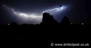 Six steps to staying safe when driving in thunder and lightning