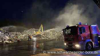 Schwarze Rauchwolken: Großbrand auf der Mülldeponie Altensteig