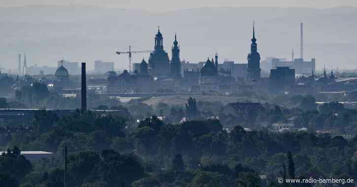 Mann mit Messerstichen in Straßenbahn schwer verletzt