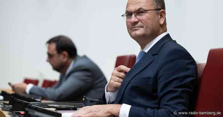 Finanzminister Füracker bleibt CSU-Chef in der Oberpfalz