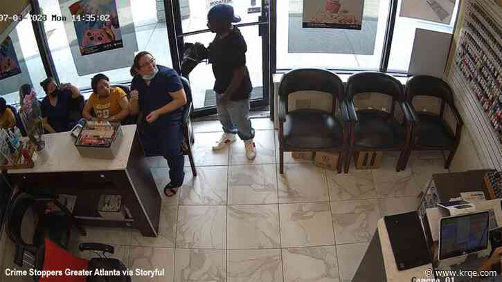 Would-be robber completely ignored in Atlanta nail salon, video shows