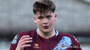 Freddie Draper: Walsall sign Lincoln City striker on season-long loan