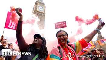 Teachers' strike: Pay 'very difficult choice' says minister as NEU walks out in England