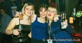 Rare photos from 1999 show long-forgotten George Street bar where you could order food by fax