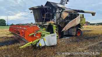 Mähdrescher fängt während Arbeit Feuer – Landwirte handeln geistesgegenwärtig