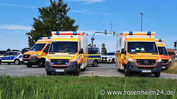 Unfall mit Domino-Effekt: Sattelzug schiebt auf B15 vier Autos ineinander