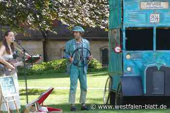 Theater in Herford: Doppeldecker verliert Reifen
