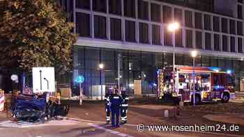 Fahrer erfasst bei Flucht Menschen an Haltestelle