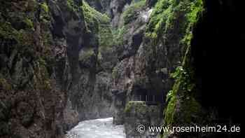 Polizei fischt Leiche aus Klamm in Oberbayern – und steht vor einem Rätsel