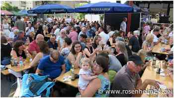 Flanieren, ratschen und genießen: 8000 Bad Aiblinger feiern bei tropischer Hitze