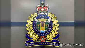 Man in Moose Jaw fights off home invader with shovel