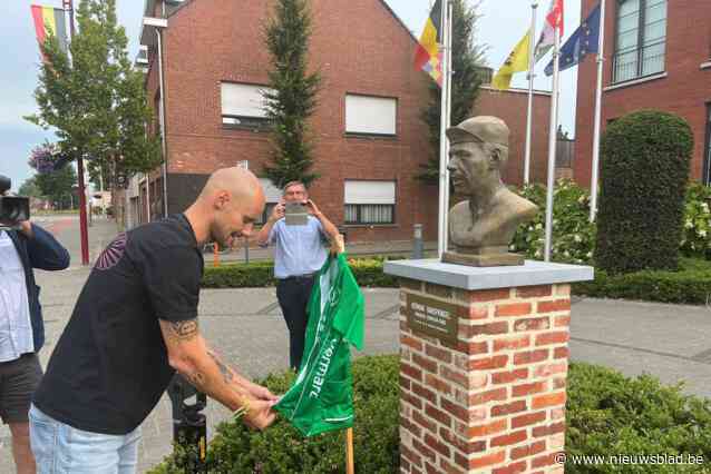 Tom Boonen eert Herman Vanspringel met groene trui: “Mijn vader vertelde altijd straffe verhalen over Herman”
