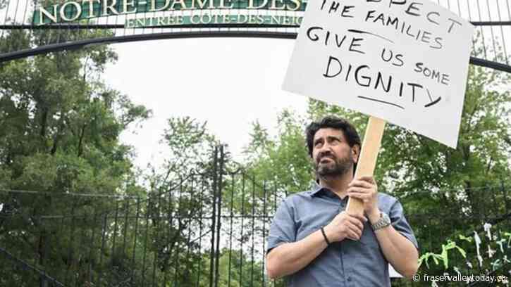 Grievers sneaking into cemetery as labour dispute drags on; 300 bodies still unburied