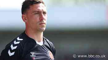 Scott Brown: Fleetwood Town boss extends contract until 2025