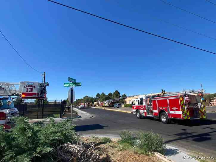 Albuquerque fire affects 11 people