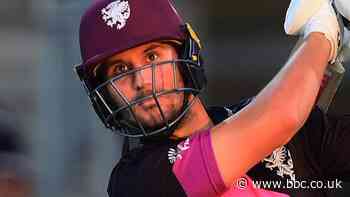 T20 Blast: Somerset fight back to beat Notts Outlaws in quarter-final