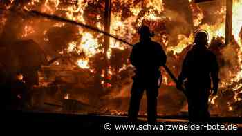 Hoher Schaden: Fertigungshalle in Simmersfeld brennt