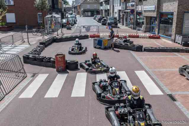 Deelnemers tiende streetkartrace trotseren de hitte