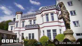 Stradey Park Hotel: Llanelli asylum seeker demo arrests