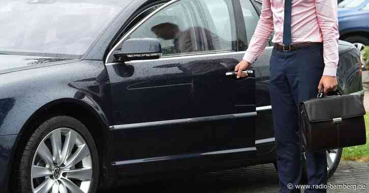 Verband: Viele Politiker-Dienstautos zu klimaschädlich