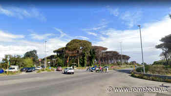 Incidente sulla Colombo: scontro tra un bus e una moto, grave il centauro