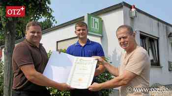 Sohn ist der erste Auszubildende: Kahlaer Firma leitet den Generationswechsel ein