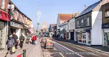 Mum faces abuse for parking on busy A-road after parking spot removed